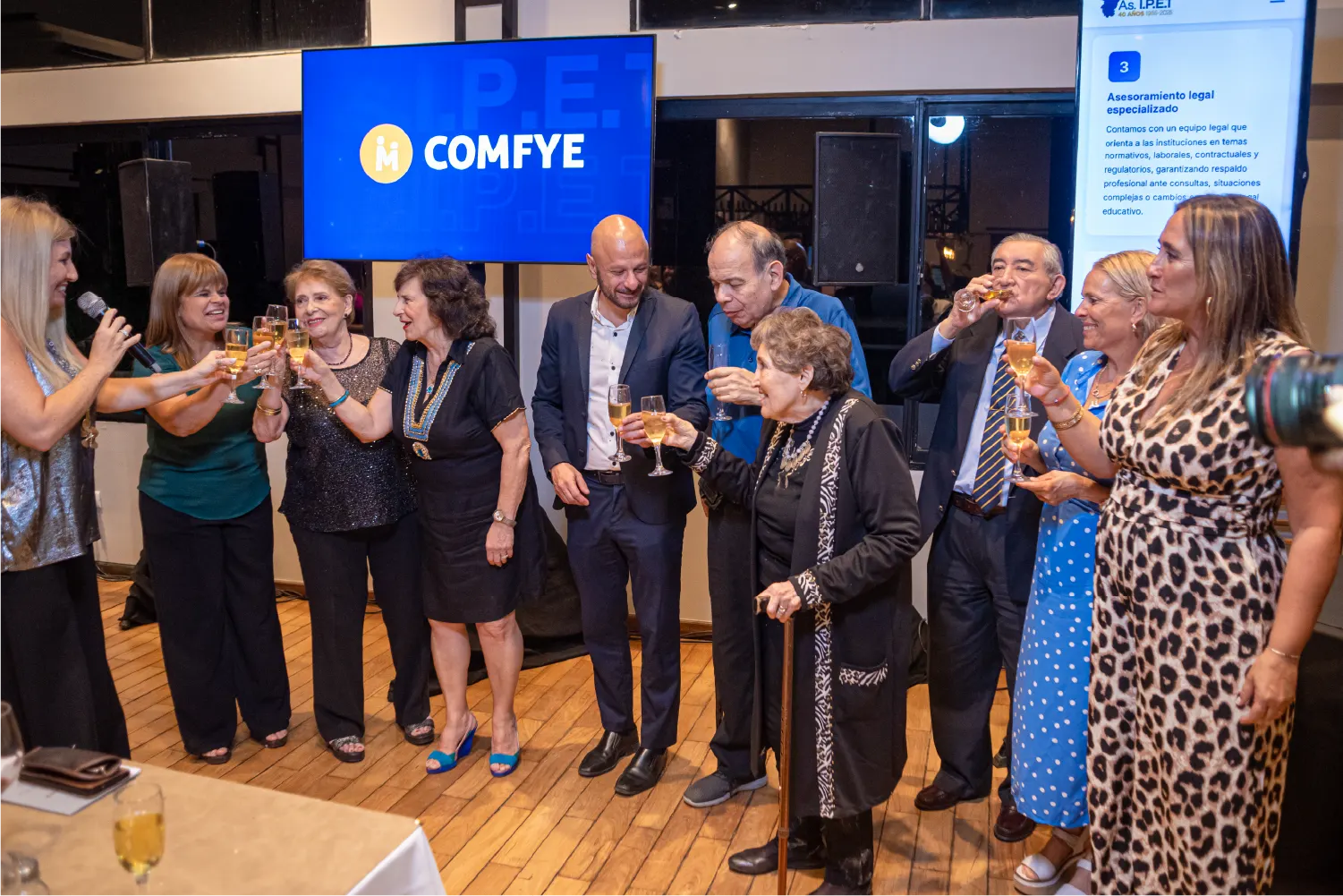 Brindis de Fin de Año por los 40 años de la institución